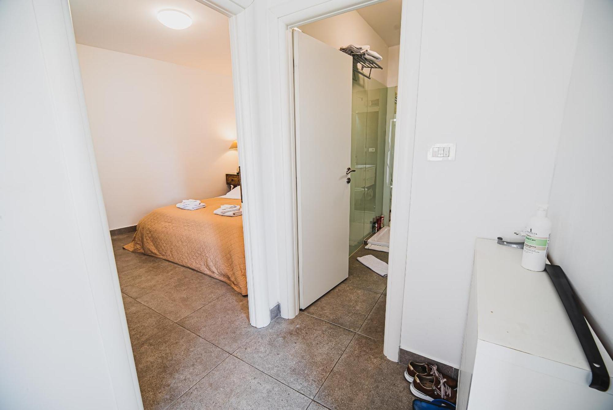 Downtown Luxury Apartments With Hot Tub Vodice Quarto foto